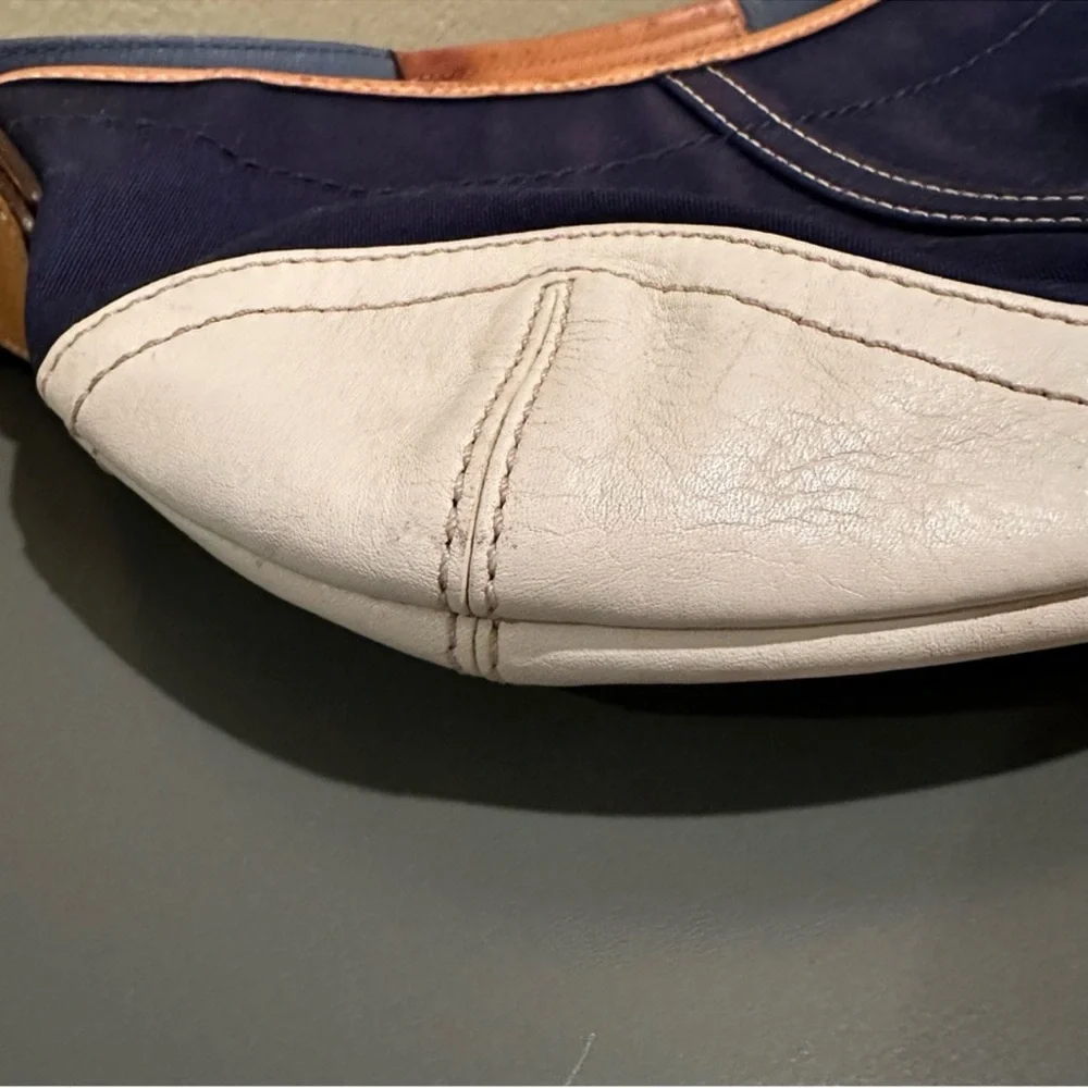 Vintage Y2K Coach SoHo mini Hobo
Navy and White style 4431 (2004) - Picture 3 of 14